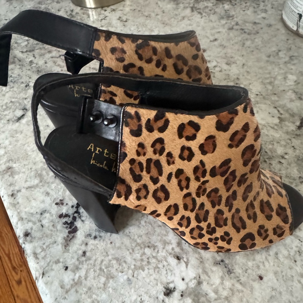 Nicole Miller peep toe Leopard Heels